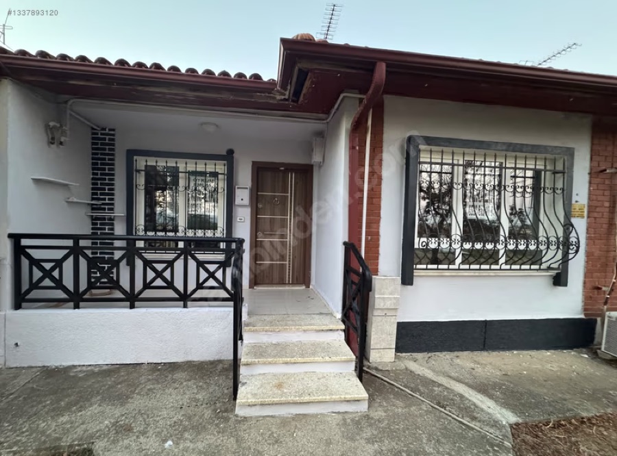 Yunus Emre Anadolu Lisesi Yanında Müstakil 2+1 Kiralık Daire